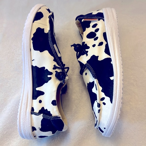 New cow print Corkys - Picture 3 of 4